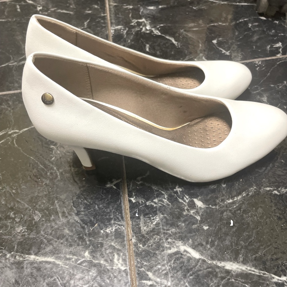 Brand life stride , size 6